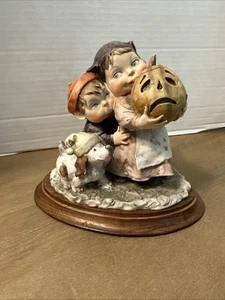 6" Boy and Girl with Dog, Halloween Pumpkin - GIUSEPPE ARMANI FIGURINE Gullivers - Picture 1 of 9