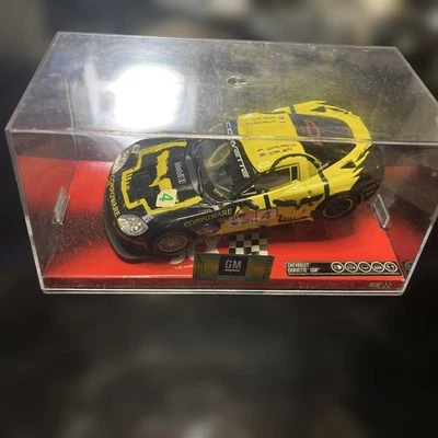 Modello Spark Corvette C6.R scala 1/24 nero giallo con vetrina nuovo - Immagine 1 di 4