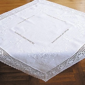 Tischläufer Mitteldecke mit Häkelspitze und Stickerei weiß Landhaus  - Bild 1 von 5