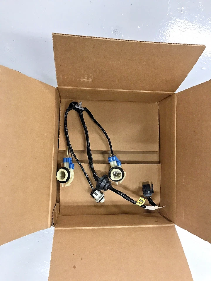 Arnés de luces traseras 12178448 NOS ACDelco 1993-1997 Cadillac Seville Foto 1 de 4