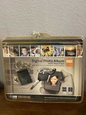 Digital Photo Album with Keychain 8Mb/USB Rechargeable 1.4" High Resolution LCD - Image 1 of 4