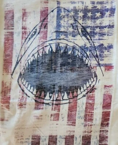BEACHCOMBERS ~ Youth Size Medium (M) ~ Patriotic Shark ~ 100% Cotton T-Shirt - Picture 1 of 9