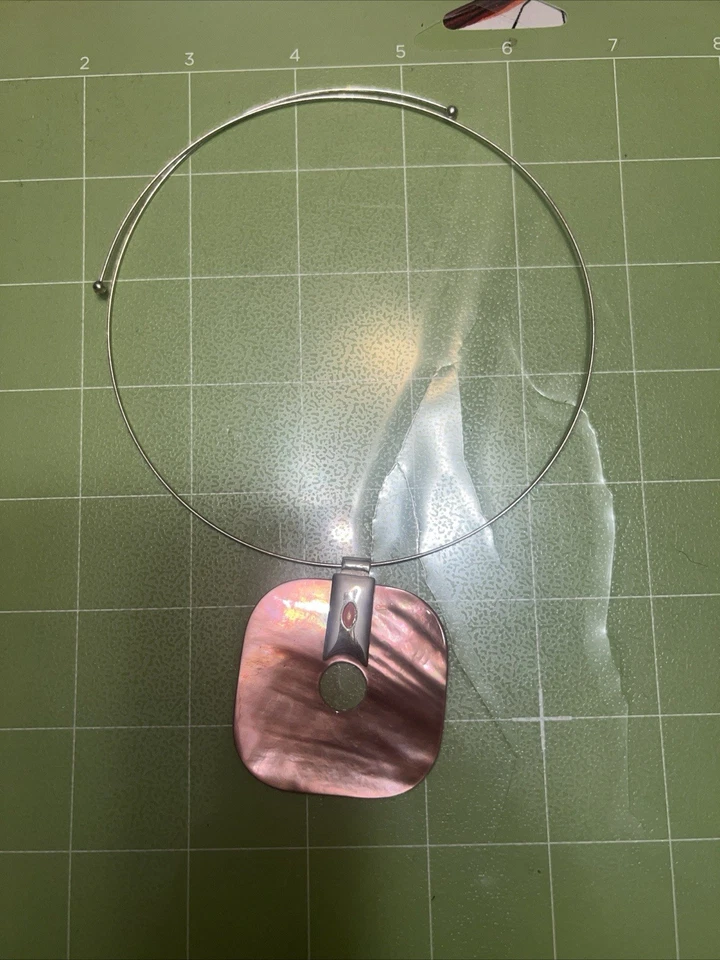 Gargantilla colgante rosa simulada madreperla en tono plata Foto 1 de 1