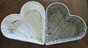 2 BinaryABC Rattankörbe in Herzform, weiß & grau/Obst Gemüse/Brot - Bild 1 von 5