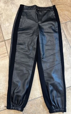 Calça jogger Bailey 44 feminina pequena preta couro sintético $198 Q - Imagem 1 de 4