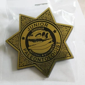 Junior Paleontologist Dinosaur National Monument Plastic Badge Pin Star - Picture 1 of 2