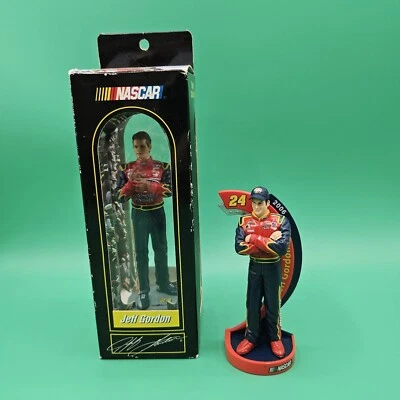 杰夫·戈登迷你雕像人物收藏品签名系列 2002 年 NASCAR 套装 — 第 1/3 张图片