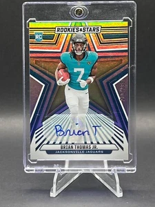 2024 Panini Rookies & Stars - Esordienti Brian Thomas Jr. Firme /299 (AU, RC) - Foto 1 di 2