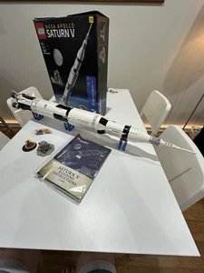 LEGO Ideas: NASA Apollo Saturn V (21309) - Picture 1 of 13