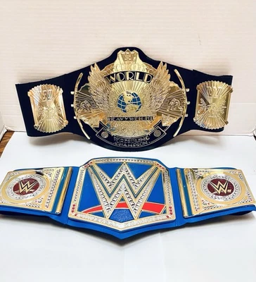 Lote de cinturones de lucha libre de juguete juvenil WWE (2) águila alada/campeón universal ajustable Foto 1 de 4