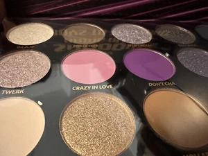 Sujetador NUEVO Cosmetics 00’s Remix Dance 15 Colores Paleta de Sombras de Ojos 30g Nuevo en Caja - Imagen 1 de 5