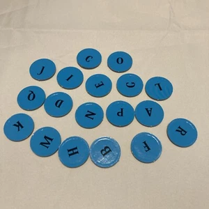 Siedler von CATAN Ersatzstücke Karten: 18 runde BUCHSTABEN/ZAHLEN Token NEU - Bild 1 von 2