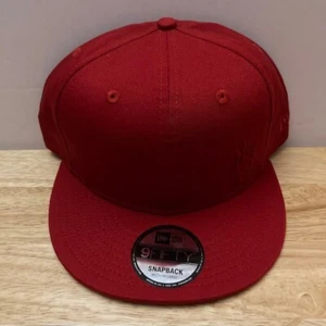 *NWT* MANCHESTER UNITED New Era 9FIFTY Tonal "Red Devil" Snapback Hat (M/L) - Picture 1 of 9
