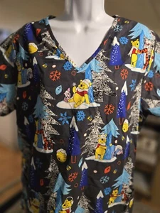 Women's Disney Christmas Winnie The Pooh  Scrub Top Large - Picture 1 of 3
