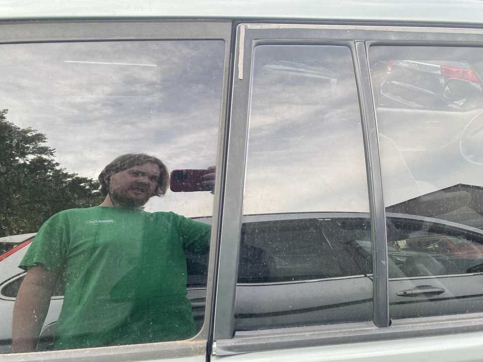 Vidrio de ventilación de puerta trasera izquierda usado se adapta a: Toyota Highlander 2005 grado trasero izquierdo Foto 1 de 4