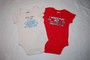 Baby Boys 2 LOT S/S BODYSUIT JUMPER Cream DINOSAUR Red I'D FLEX BUT.. NB Newborn - Picture 1 of 1