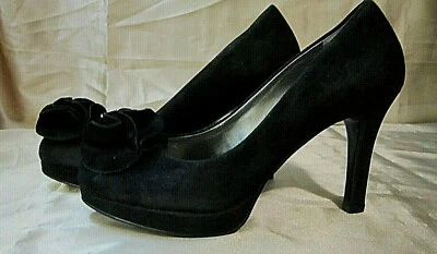 BOMBAS TAHARI DE GAMUZA NEGRAS con bonitas rosetas en los dedos de los pies, tacones de 3,5" - FRANKIE - 6M Foto 1 de 4