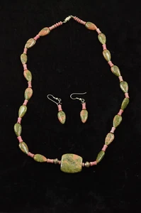 Pretty Vintage Stone Pendant Beaded Necklace Earring Set - Picture 1 of 3