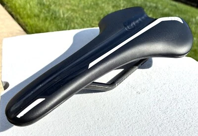 Sillín Shimano PRO Falcon Anatomic Fit, carbono, 152 mm de ancho, rieles ovalados de 7x9 mm Foto 1 de 4