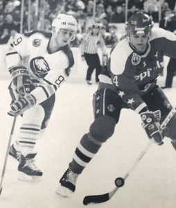 1993 Capitals Kevin Hatcher Sabres Alexander Mogilny Battle AP Press Photo - Picture 1 of 3