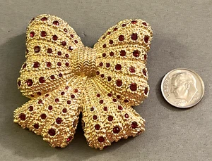 Vintage NINA RICCI Paved Red Rhinestone Ribbon Bow Pin Brooch Goldtone Mint - Picture 1 of 7
