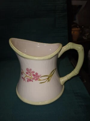 Crema vintage Kate Williams Global Design blanca con ribete verde patrón floral Foto 1 de 4