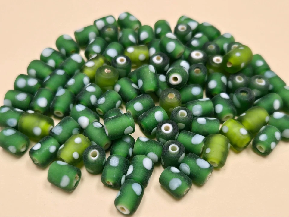 300 PCS DOTTED GREEN FANCY TUBE GLASS GLASS BEADING BEADS 9MM - Image 1 of 1