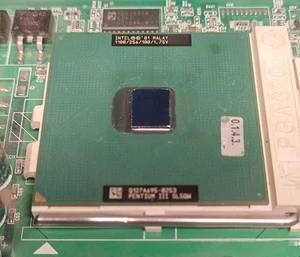 *TOP 100 Mhz Bus* Socket 370 Intel Pentium III Coppermine CPU 1100 MHz SL5QW - Picture 1 of 8
