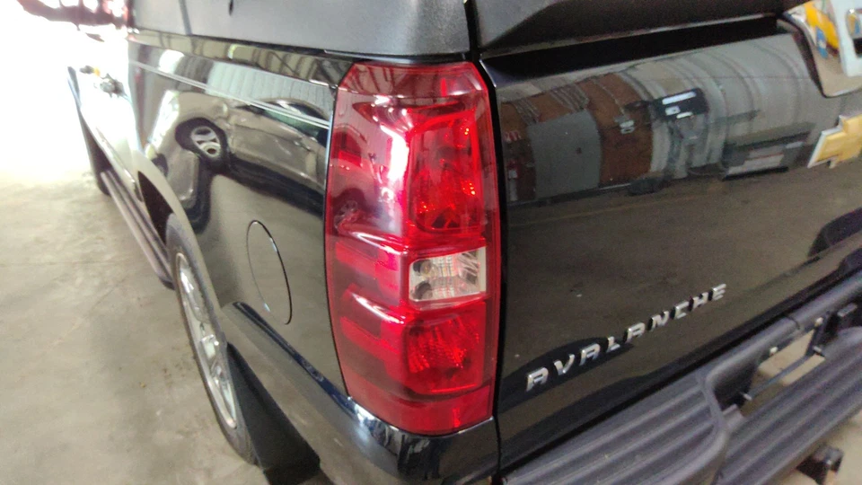 Conjunto de luz trasera izquierda para conductor Chevrolet Avalanche 07-13 Foto 1 de 1