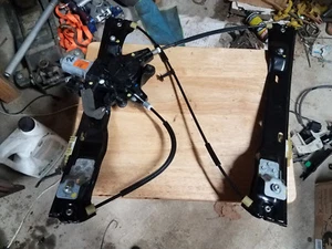 2012-2014 FORD FOCUS SEDAN RIGHT PASSENGER FRONT WINDOW MOTOR USED OEM - Picture 1 of 4