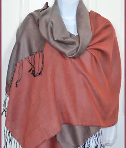 Handgewebtes doppelseitiges Seidentuch in Koralle und Beige Farbe aus Indien! - Bild 1 von 6