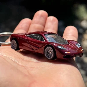 McLaren F1 Maroon Keychain Keyring Gift for Men Mini Supercar Charm - Foto 1 di 7