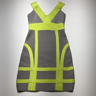 Vestido Bebe para mujer talla pequeña gris ópalo amarillo sin mangas ceñido al cuerpo cuello hundido Foto 1 de 4