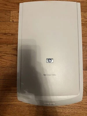 HP ScanJet 2200C 600 dpi Flatbed USB scanner for PARTS OR REPAIR - Image 1 of 4