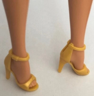  ZAPATOS DE TACÓN ALTO BARBIE SIGNATURE FAN CLUB MODELO DORADO MUSA SILKSTONE Foto 1 de 2