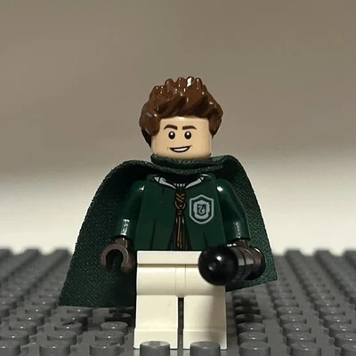 LEGO ® - Harry Potter ™ - Set 75956 - Lucian Bole Quidditch Uniform (hp135) 1H - Image 1 of 2
