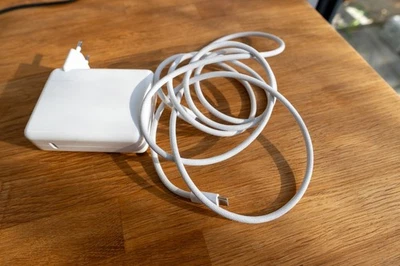 Apple 140W Model A2452 USB-C Power Adapter Ladegerät Netzteil Weiß Original - Bild 1 von 4