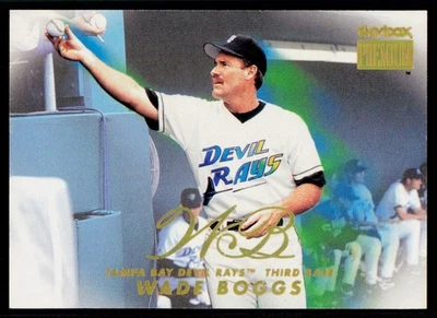  Tarjeta de béisbol 1999 SkyBox Premium #153 Wade Boggs Tampa Bay Devil Rays Foto 1 de 2