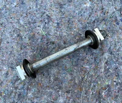 Yamaha YZ250F YZ450F 2003 2004 eje trasero pivote perno tuerca espaciador de rueda OEM Foto 1 de 4