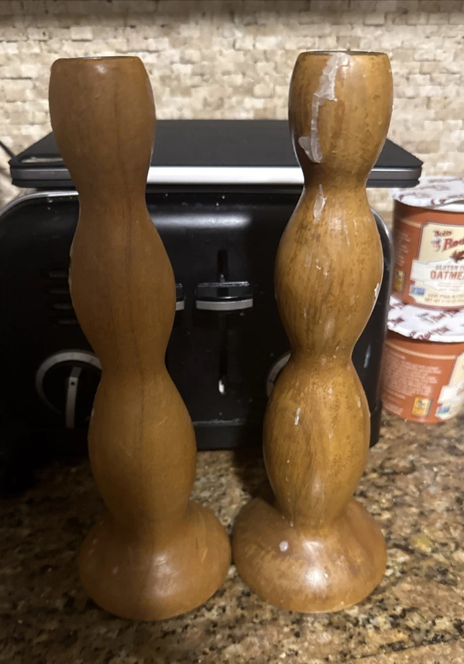 JUEGO DE 2 CANDELABROS PILAR MADERA FRUTA TORNEADOS GRANERO CERÁMICA Foto 1 de 4