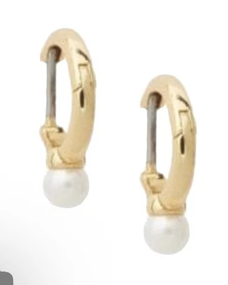 PENDIENTES KATE SPADE TWINKLES MINI PERLA HUGGIE AROS TONO DORADO Foto 1 de 4