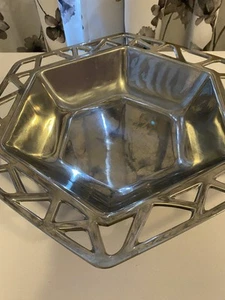 Wilton Armetale Sunflower Metal Dish Bowl Tray, 14 Inch Aluminum - Picture 1 of 5