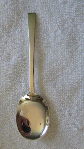 Cuchara esterlina con motivo colonial Stieff artesanal MFA - Imagen 1 de 3