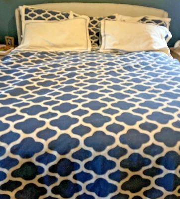 King Duvet Cover Two European Shams 2 King Shams Navy and White Medallion Print - Image 1 of 4