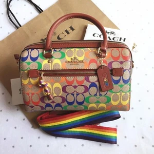 Borsa a tracolla Coach Rowan firmata tela arcobaleno 2 vie C4396 outlet nuova - Foto 1 di 6