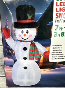 OUTDOOR LED LIGHTED INFLATABLE SNOWMAN 7 FT TALL X 3 FT 8 INCH WIDE NEW IN BOX - Picture 1 of 8