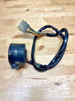 1981 Suzuki GS450T Commuter S586-2) left hand controls switches horn button - Image 1 of 4
