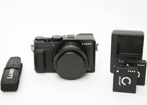 Panasonic Lumix DMC-LX100 kompakte Digitalkamera (schwarz) 12.8MP, 2090 Auslösungen - Bild 1 von 7