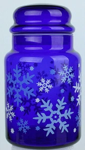 Tarro de almacenamiento de vidrio azul cobalto Libbey de 7" con copos de nieve azul y blanco - Imagen 1 de 6