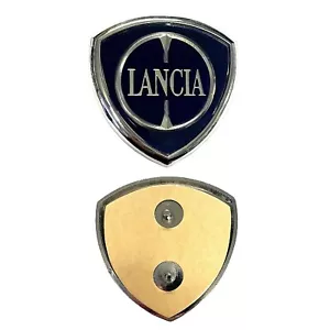 Fregio Stemma Anteriore Adesivo Logo per Lancia Ypsilon 2006>2013 MUSA 69x70 mm - Foto 1 di 1